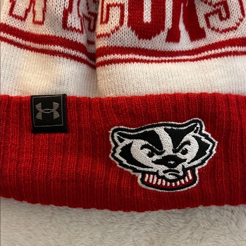 Under Armour YOUTH OSFA Red and White Wisconsin Beanie (OL)
